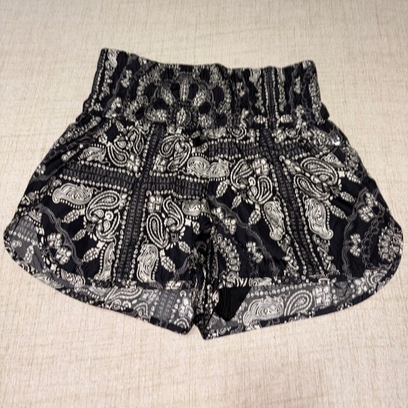 Free People Movement | The Way Home Black Bandana Paisley Print | Sz M - Picture 2 of 9